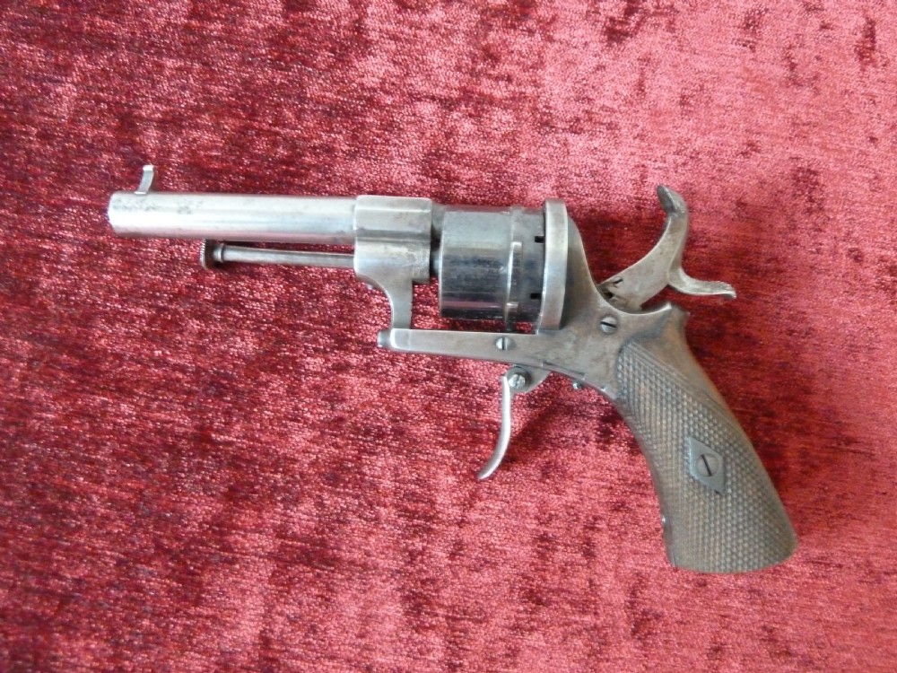 19TH CENTURY SIX SHOT REVOLVER View III