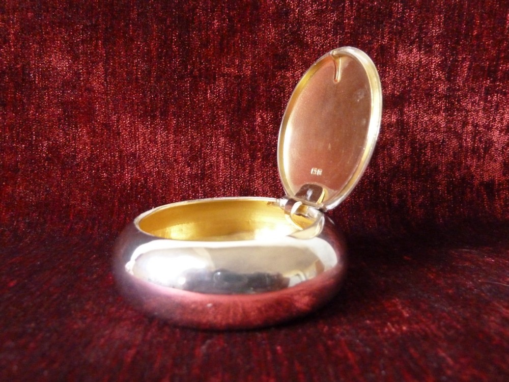 VICTORIAN SILVER SNUFF BOX CHESTER 1900
