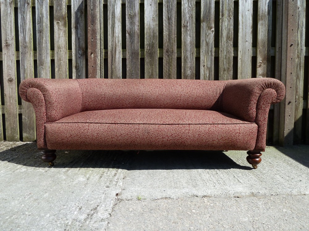 VICTORIAN CHESTERFIELD SOFA
