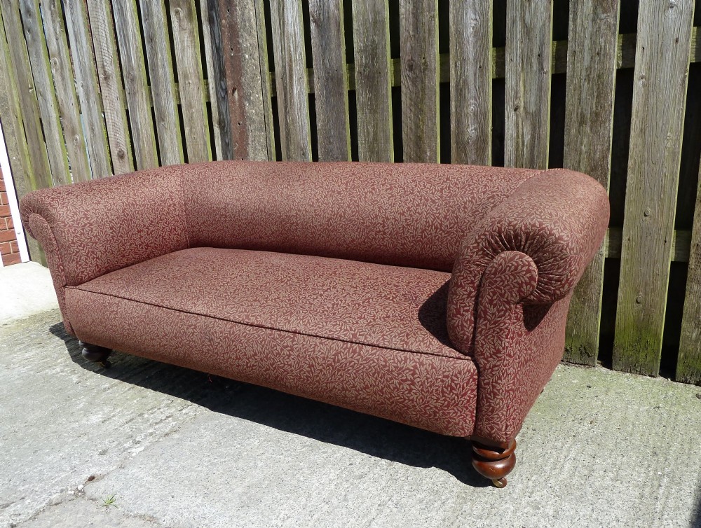 VICTORIAN CHESTERFIELD SOFA View II