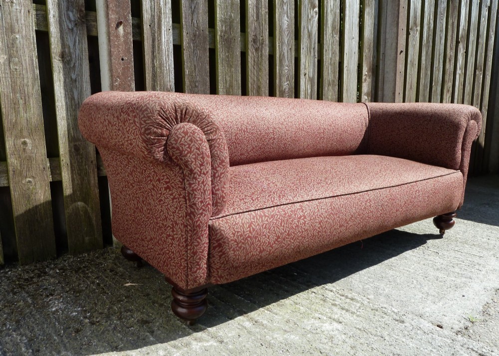 VICTORIAN CHESTERFIELD SOFA View III
