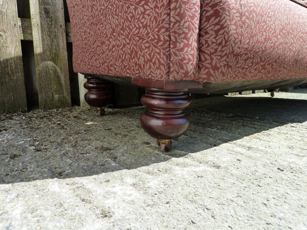 VICTORIAN CHESTERFIELD SOFA View VI