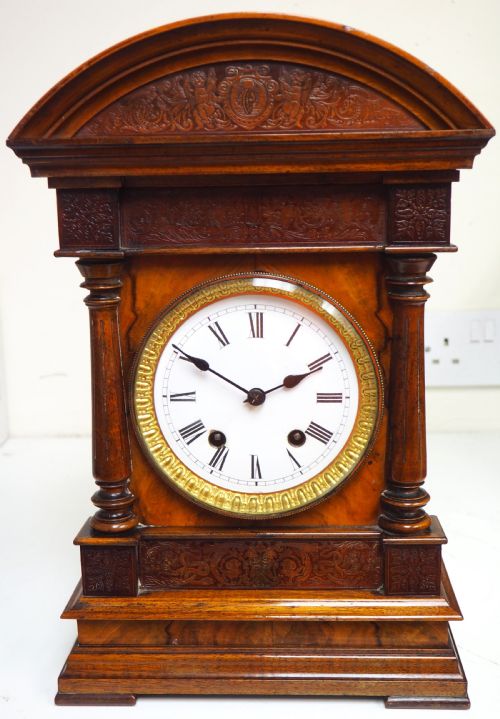 Superb Burr Walnut 8-Day Mantel Clock Antique Striking Bracket Clock
