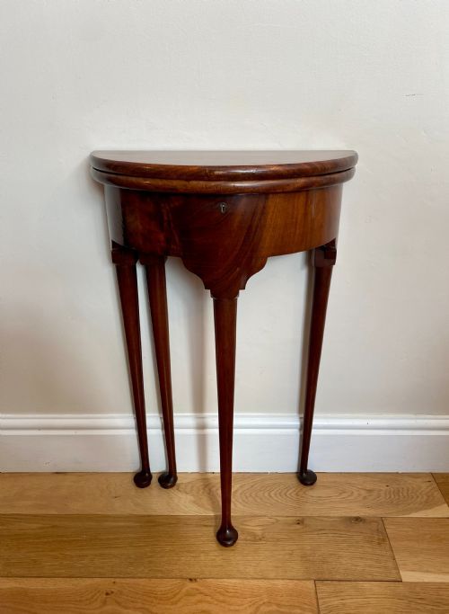 Antique George III Quality Mahogany Lamp Table