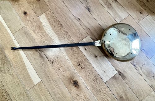 18TH CENTURY QUALITY BRASS WARMING PAN - ADDITIONAL PHOTO 1