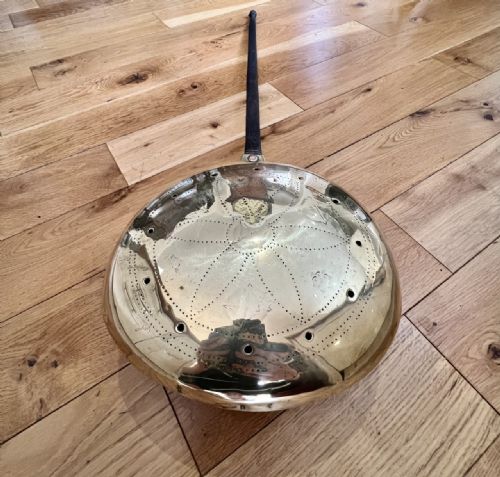 18TH CENTURY QUALITY BRASS WARMING PAN - ADDITIONAL PHOTO 2