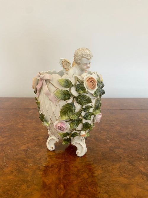 ANTIQUE VICTORIAN QUALITY CONTINENTAL PORCELAIN CHERUB IN A VASE - ADDITIONAL PHOTO 4