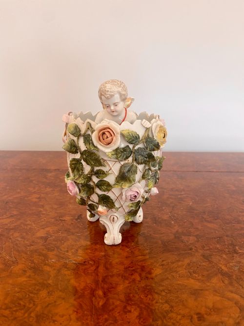 ANTIQUE VICTORIAN QUALITY CONTINENTAL PORCELAIN CHERUB IN A VASE - ADDITIONAL PHOTO 5