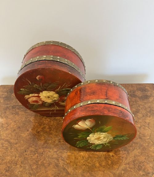 UNUSUAL ANTIQUE PAIR OF HAND PAINTED CIRCULAR STORAGE BOXES - ADDITIONAL PHOTO 1