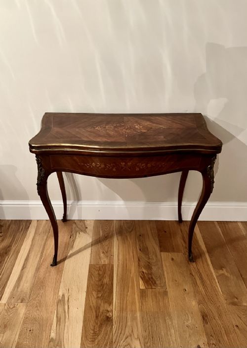 ANTIQUE FRENCH QUALITY KINGWOOD MARQUETRY INLAID ORMOLU MOUNTED CARD TABLE