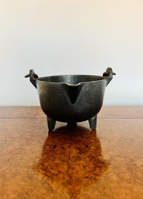 Large Antique Victorian Quality Cast Iron Pot