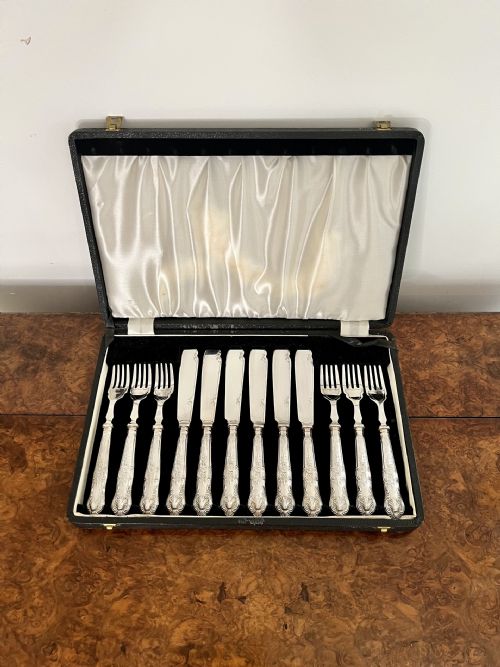 Fantastic Antique Edwardian Twelve Piece Cutlery Set in the Original Box