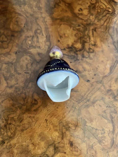 PAIR OF QUALITY ANTIQUE VICTORIAN PORCELAIN HAND PAINTED LIDDED VASES - ADDITIONAL PHOTO 7