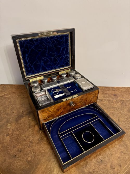 OUTSTANDING QUALITY ANTIQUE VICTORIAN BURR WALNUT VANITY BOX - ADDITIONAL PHOTO 2