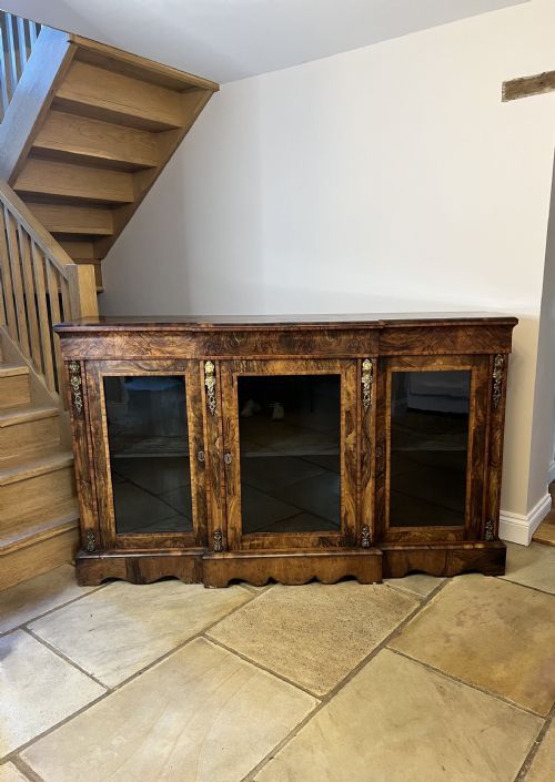 STUNNING ANTIQUE VICTORIAN QUALITY BURR WALNUT BREAKFRONT BOOKCASE