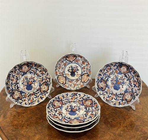 UNUSUAL SET OF SIX ANTIQUE JAPANESE QUALITY IMARI PLATES