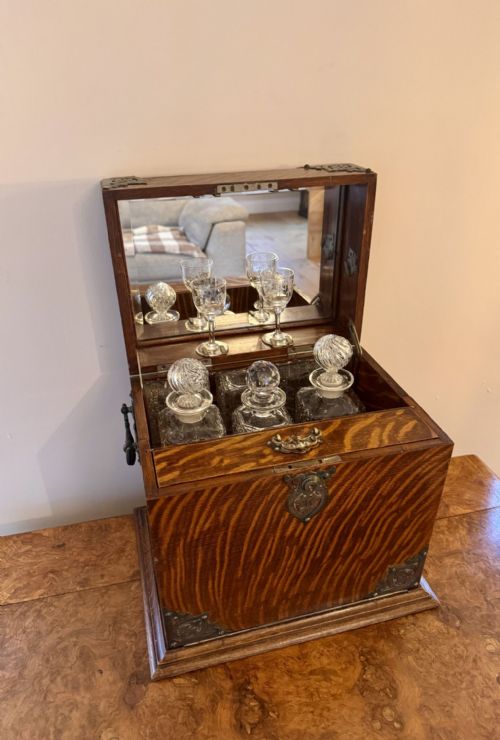 OUTSTANDING QUALITY ANTIQUE VICTORIAN OAK DECANTER AND GAMES BOX - ADDITIONAL PHOTO 3