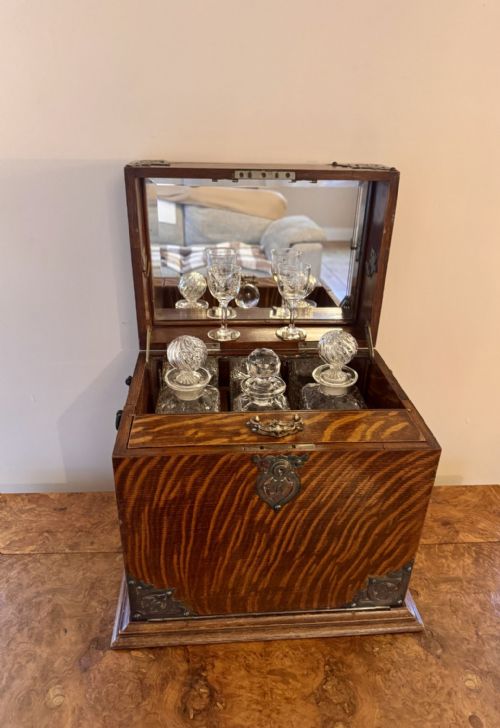 OUTSTANDING QUALITY ANTIQUE VICTORIAN OAK DECANTER AND GAMES BOX - ADDITIONAL PHOTO 1