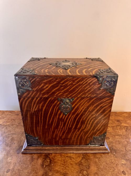 OUTSTANDING QUALITY ANTIQUE VICTORIAN OAK DECANTER AND GAMES BOX - ADDITIONAL PHOTO 4