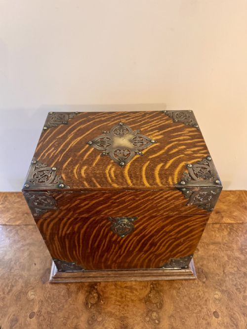 OUTSTANDING QUALITY ANTIQUE VICTORIAN OAK DECANTER AND GAMES BOX - ADDITIONAL PHOTO 5