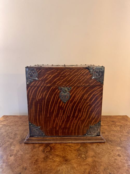 OUTSTANDING QUALITY ANTIQUE VICTORIAN OAK DECANTER AND GAMES BOX - ADDITIONAL PHOTO 6