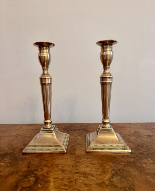 ELEGANT QUALITY PAIR OF ANTIQUE VICTORIAN BRASS CANDLESTICKS - ADDITIONAL PHOTO 3