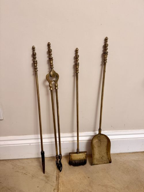 QUALITY ANTIQUE EDWARDIAN BRASS COMPANION SET - ADDITIONAL PHOTO 1