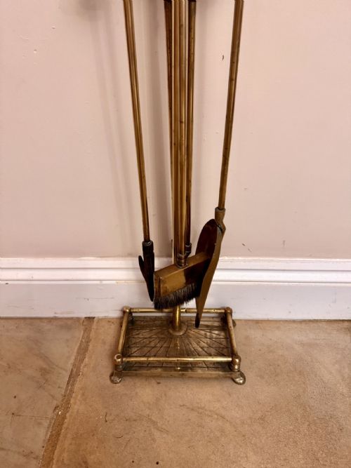 QUALITY ANTIQUE EDWARDIAN BRASS COMPANION SET - ADDITIONAL PHOTO 4