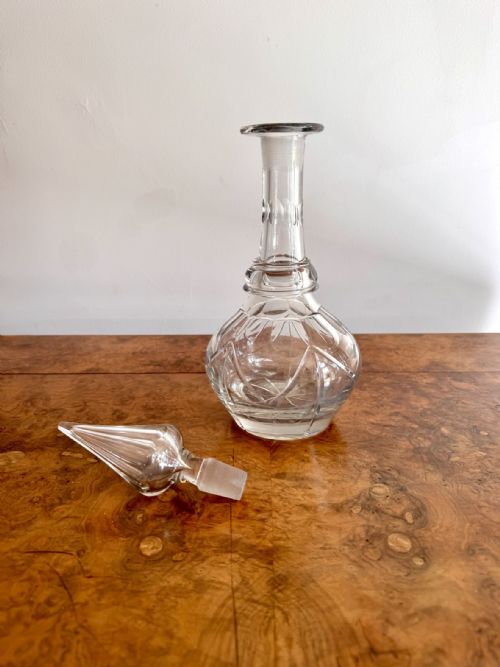 FINE QUALITY ANTIQUE VICTORIAN GLASS DECANTER - ADDITIONAL PHOTO 1
