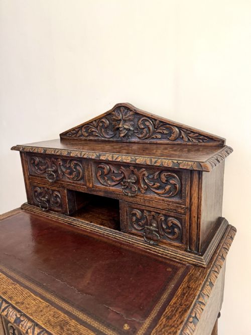 FINE QUALITY ANTIQUE VICTORIAN CARVED OAK WRITING DESK - ADDITIONAL PHOTO 3