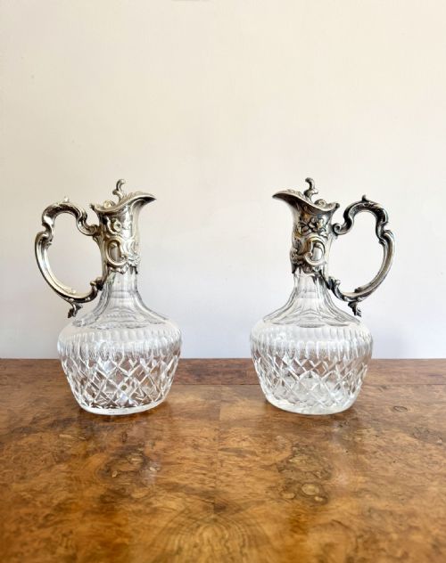 FANTASTIC QUALITY PAIR OF ANTIQUE EDWARDIAN SILVER PLATED CLARET JUGS