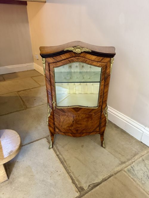 ANTIQUE PETITE FRENCH WALNUT AND KINGWOOD DISPLAY CABINET - ADDITIONAL PHOTO 4