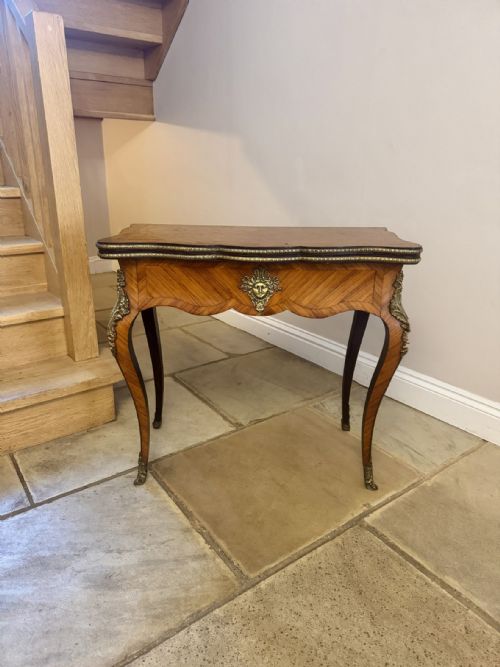 QUALITY 19TH CENTURY FRENCH KINGWOOD AND CROSS BANDED CARD TABLE