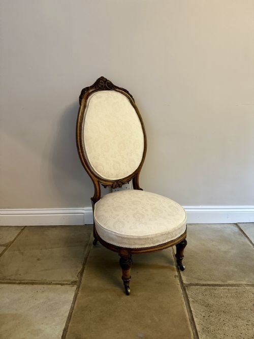 BEAUTIFUL QUALITY ANTIQUE VICTORIAN CARVED WALNUT LADIES CHAIR