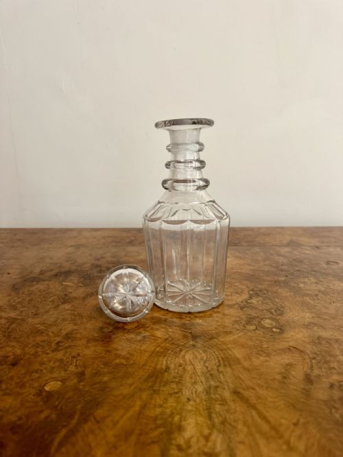 QUALITY ANTIQUE VICTORIAN GLASS DECANTER - ADDITIONAL PHOTO 1