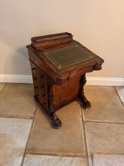 Fine Quality Antique Victorian Walnut Freestanding Davenport