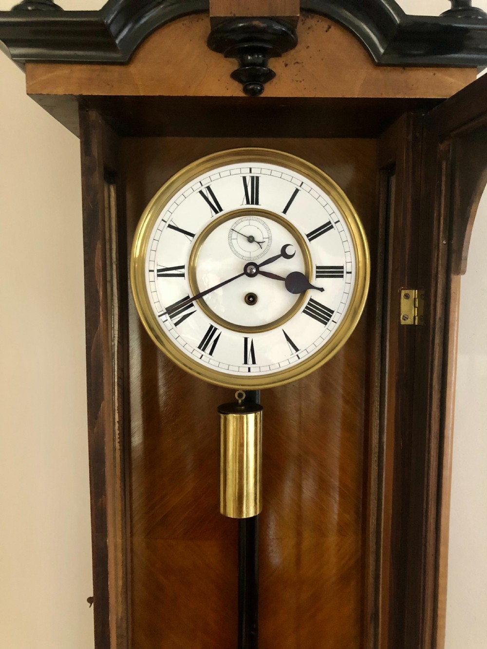 Quality Victorian walnut cased Vienna one weight wall clock View VIII