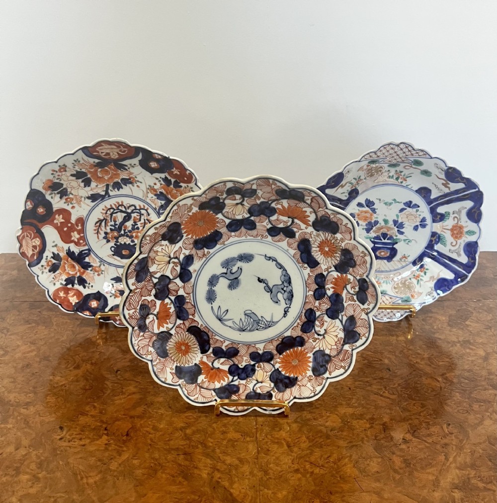 Fantastic quality collection of three Japanese scalloped shaped imari plates 