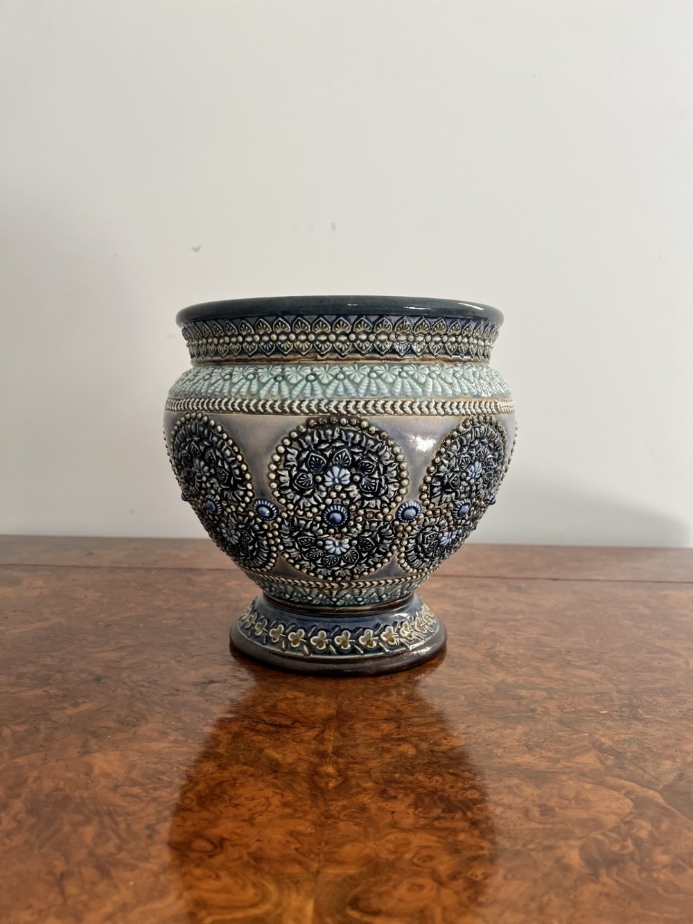 Fantastic quality antique Victorian Doulton lambeth jardiniere 