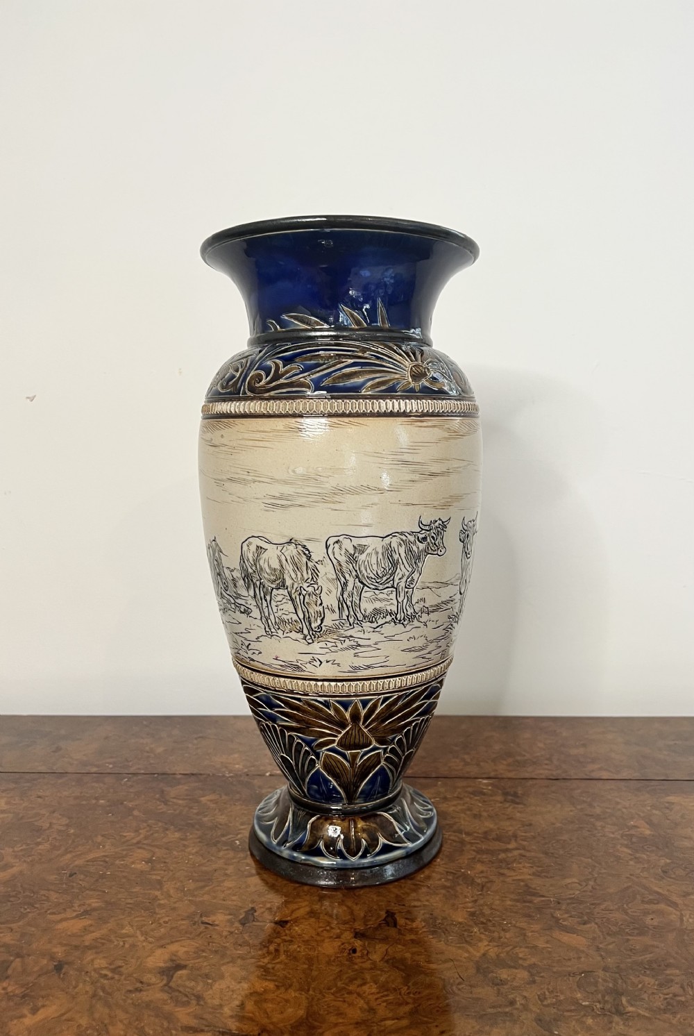 Outstanding quality large antique Doulton Lambeth vase by Hannah Barlow 