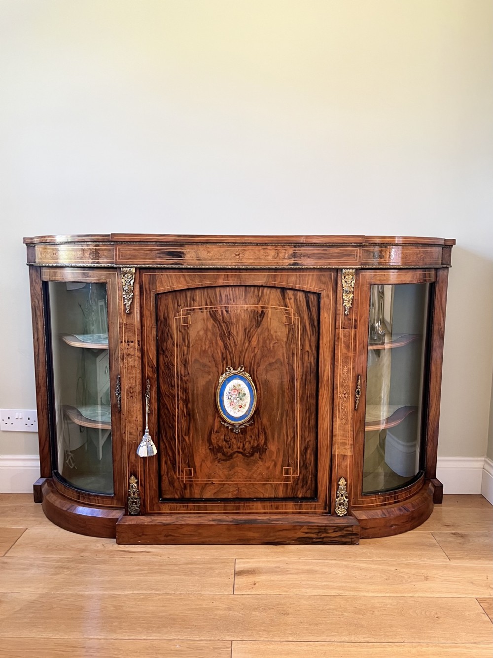 Antique Victorian quality figured walnut inlaid credenza 