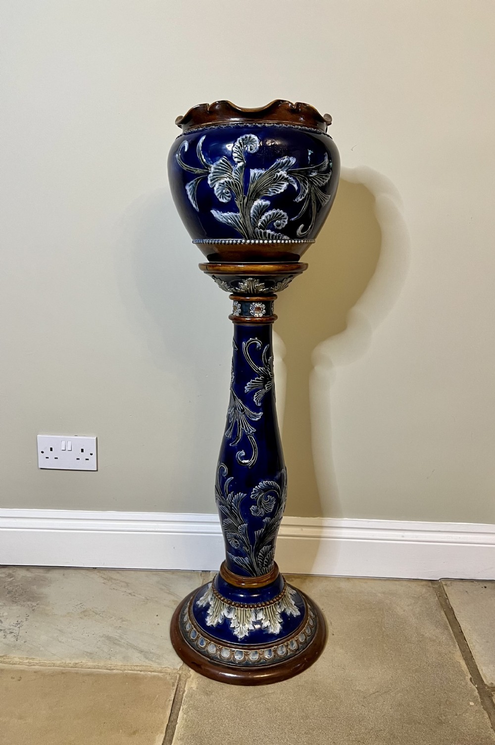 Sunning quality antique Royal Doulton jardiniere on a stand 