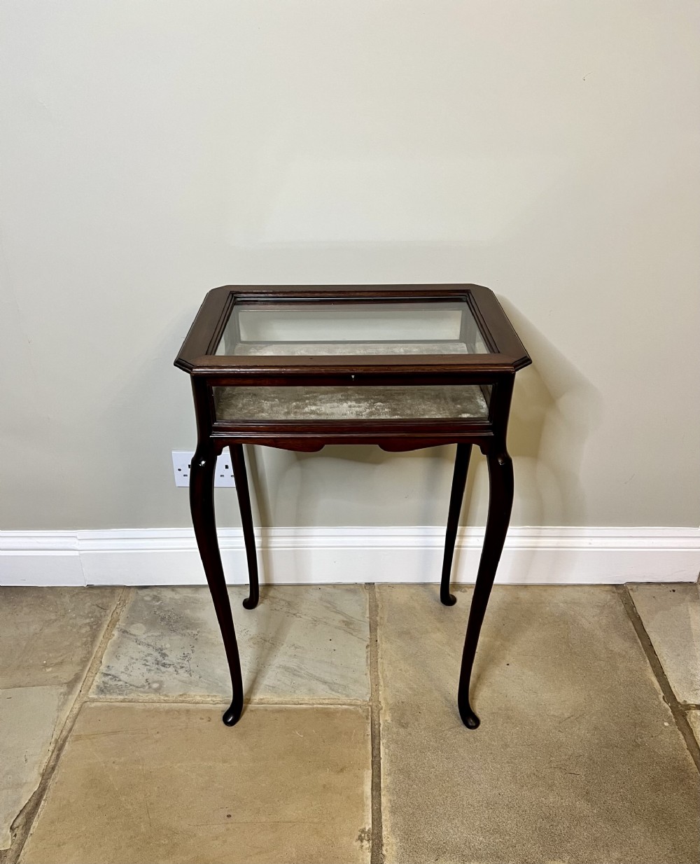 Elegant Antique victorian mahogany Bijouterie display cabinet 