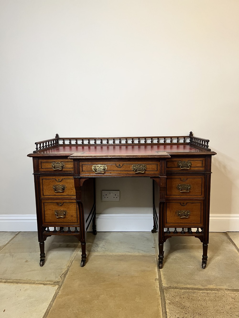 Antique Victorian quality walnut leather top freestanding kneehole desk 