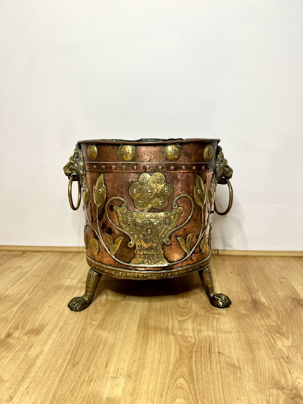 Fantastic quality antique Victorian Dutch copper and brass coal bucket 