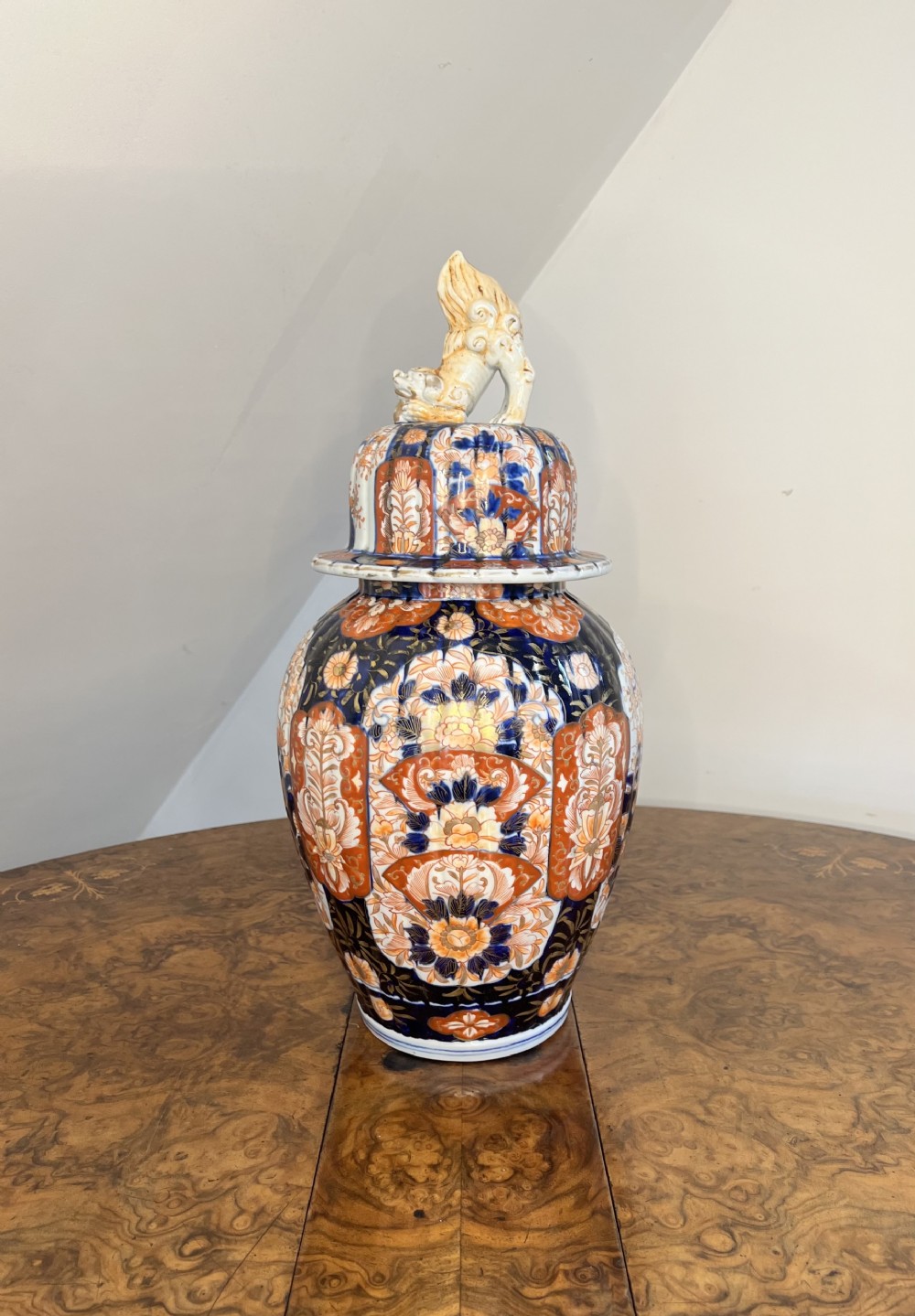 Outstanding quality large antique Japanese imari vase 