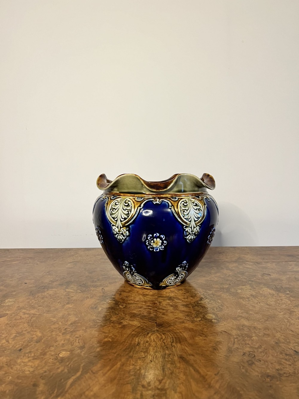 Wonderful antique Victorian quality Doulton Lambeth jardiniere 
