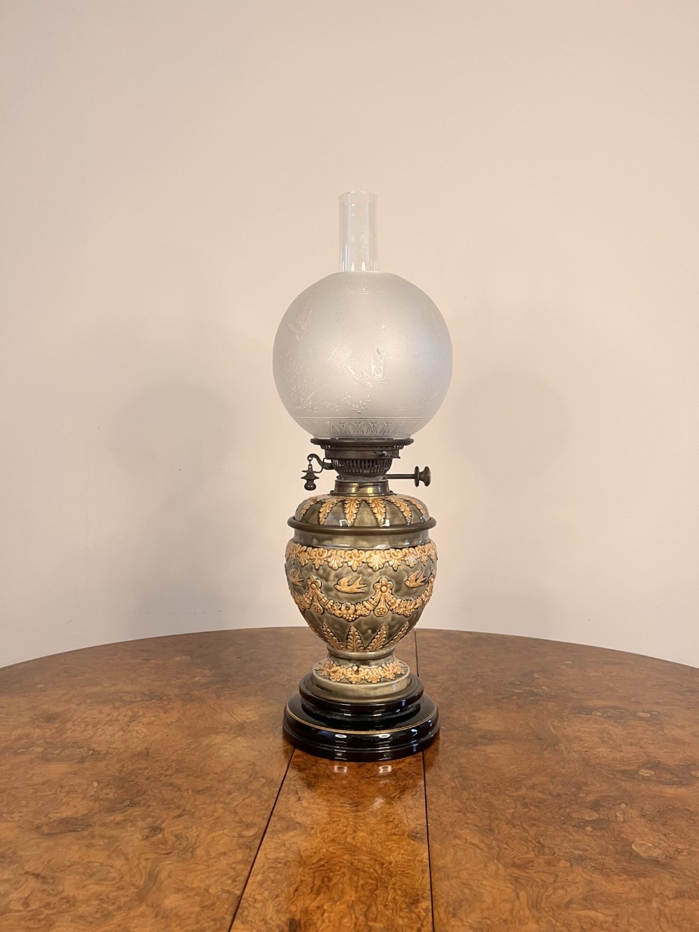 Fantastic quality antique Doulton Lambeth Victorian oil lamp 