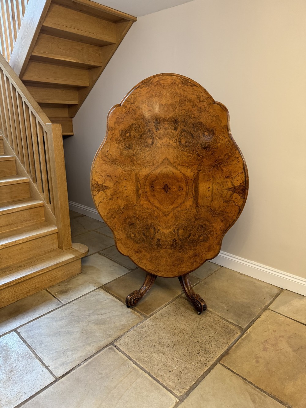 Stunning quality antique Victorian quality burr walnut dining table 