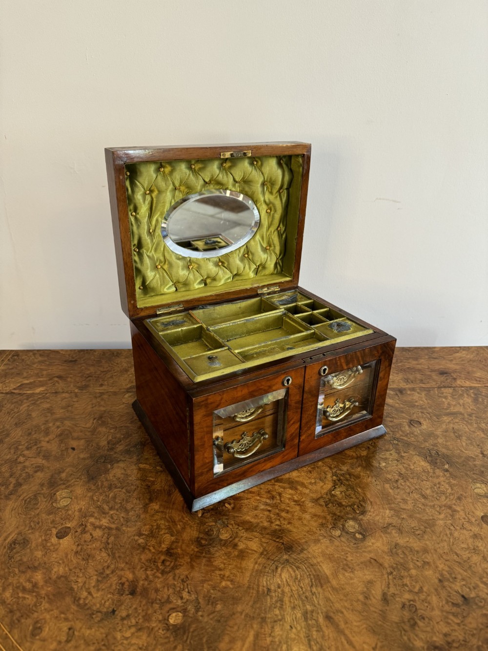 Fantastic quality antique Victorian burr walnut jewellery box 